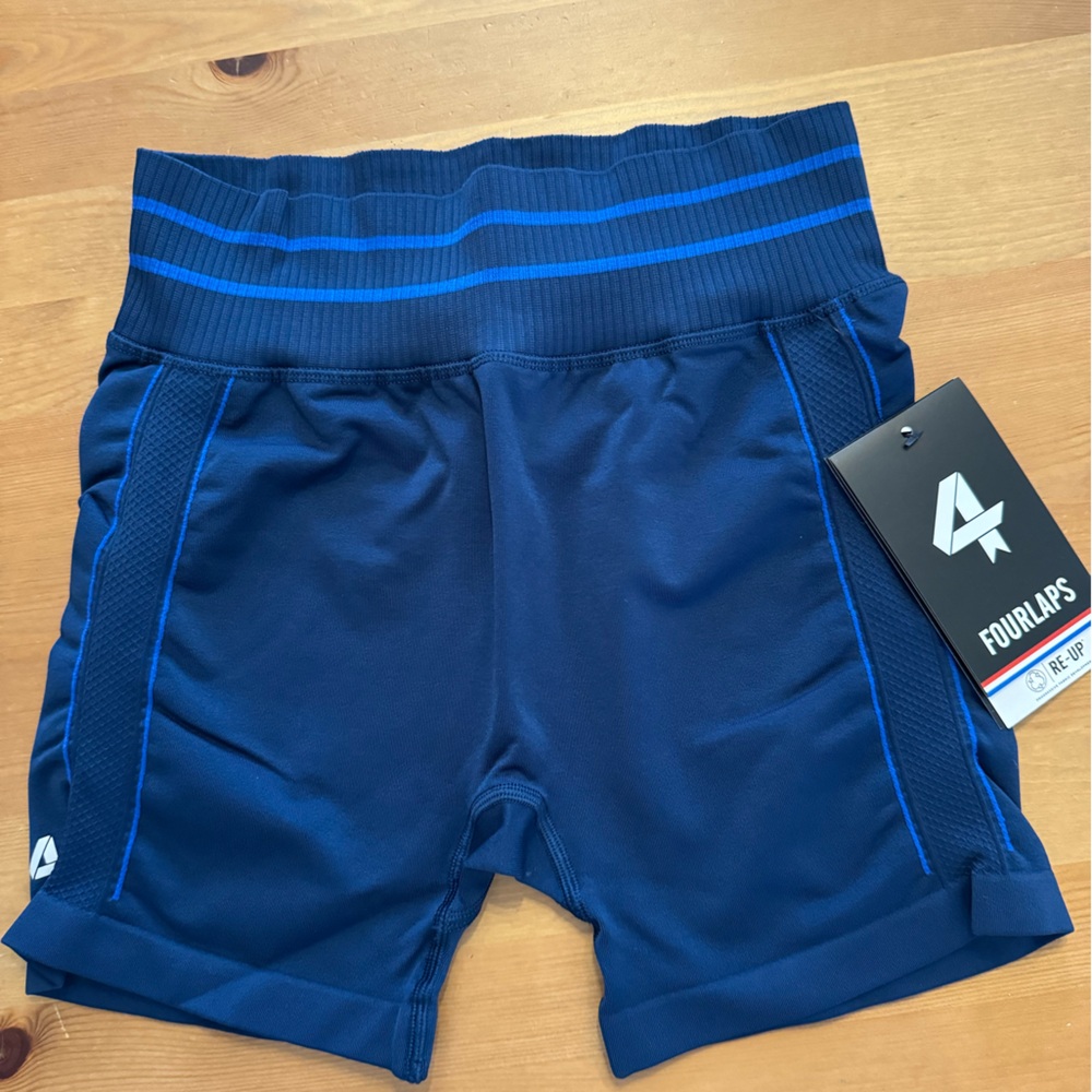 NWT! 4 FourLaps Aero Seamless Shorts 3-inch Size XS/S